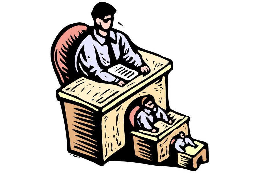 Госслужащих Татарстана решили стимулировать почетом, а не позором