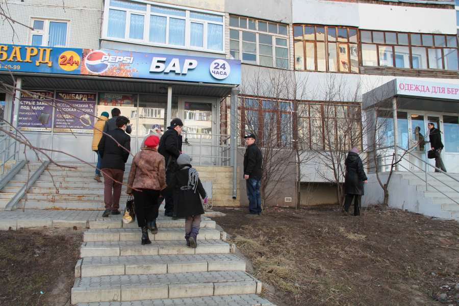 Бар за стенкой