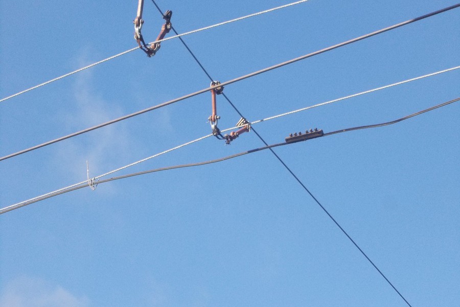 На казанском троллейбусе можно гадать: пойдет - не пойдет - провод оборвет - столб упадет...