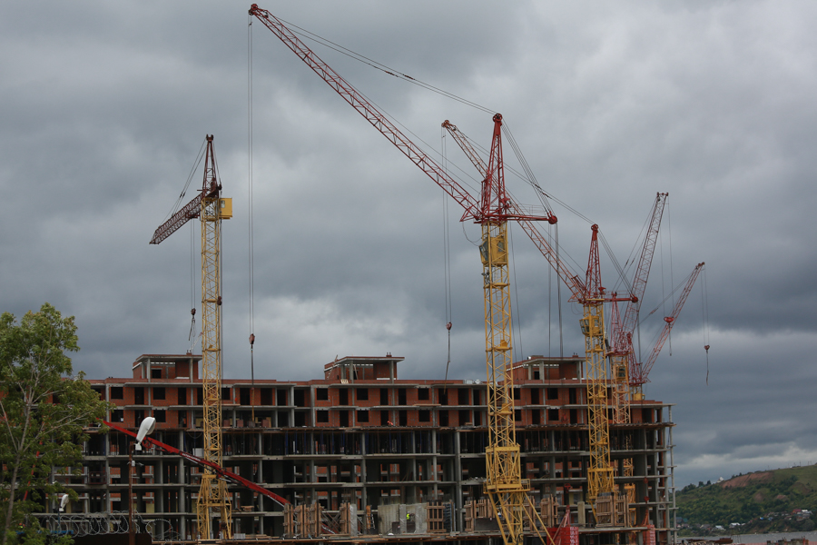 Организатора забастовки крановщиков в Казани погнали со стройки «шаймиевской» школы, другим бросили кость