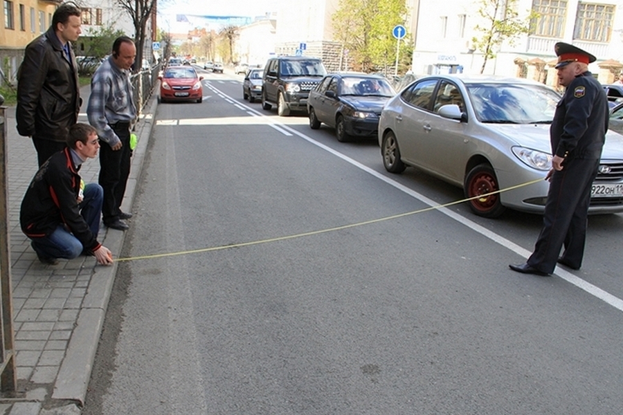 Разметка по-казански: вчера полоса была узкая, а сегодня ее нет