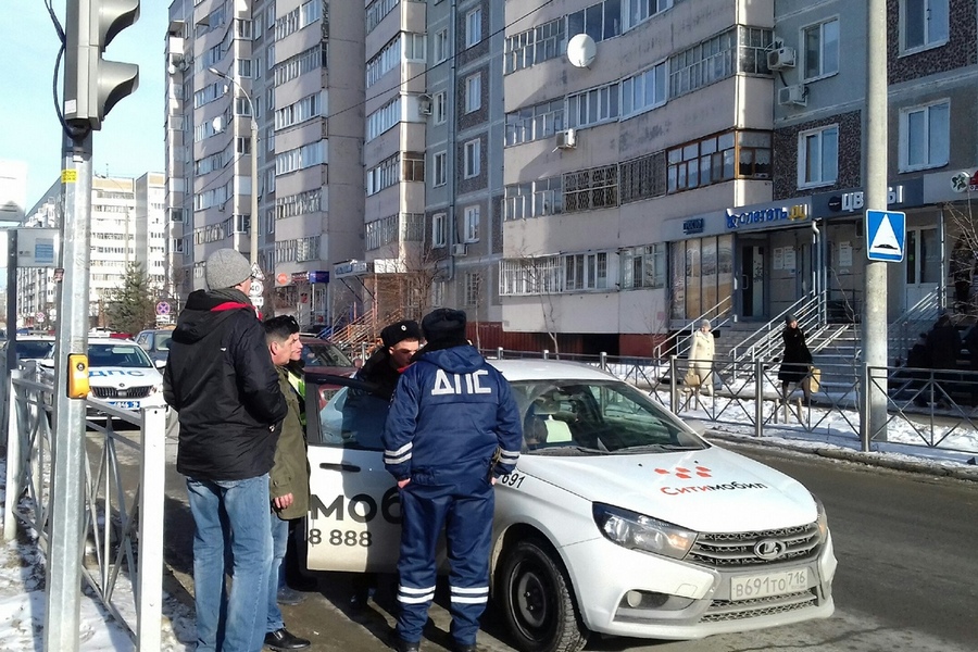«Я стоял, а он наехал»: пешеходы в Казани устраивают водителям подставы не ради денег, а из принципа?