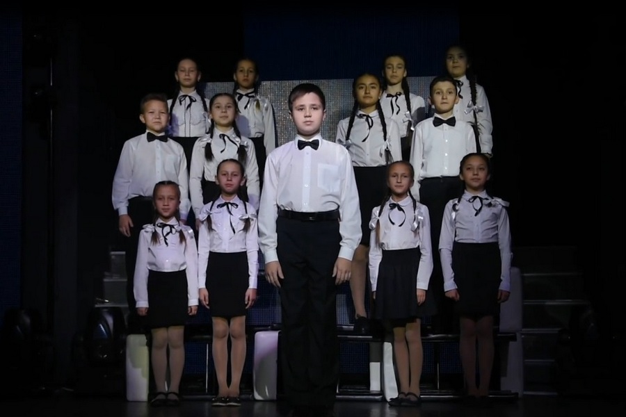 «У каждого по три машины, живем красиво...»: дети Нижнекамска ответили «Хору Светлакова»