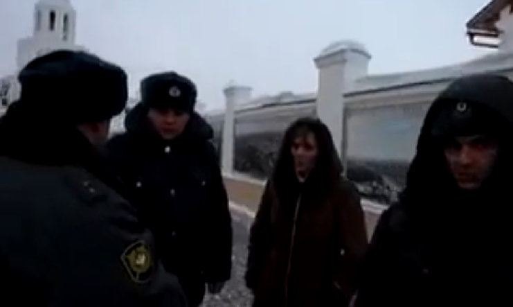 Полиция задержала сотрудника ВК за фотосъемку митинга