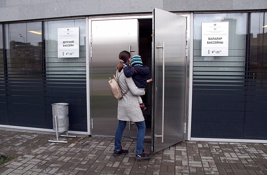 «Всех рассмотрел и даже не извинился»: казанский Дворец водных видов спорта не может решить проблему с мужчинами в женской раздевалке