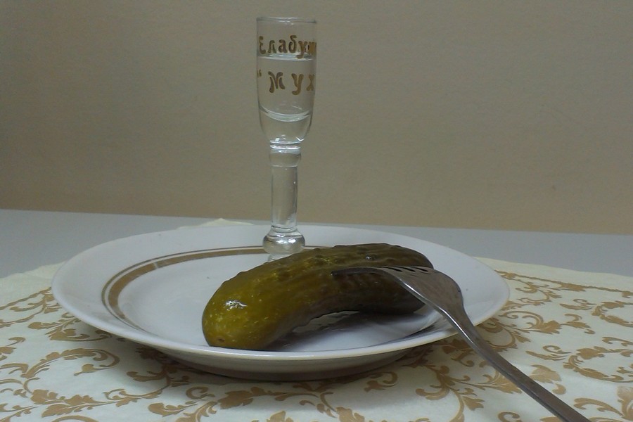 Рюмка-«муха» и чак-чак покорили Россию