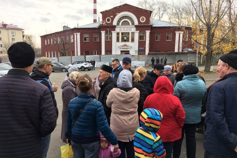 «Поддерживаю народное ополчение»: у бани в Дербышках появились авторитетные защитники 