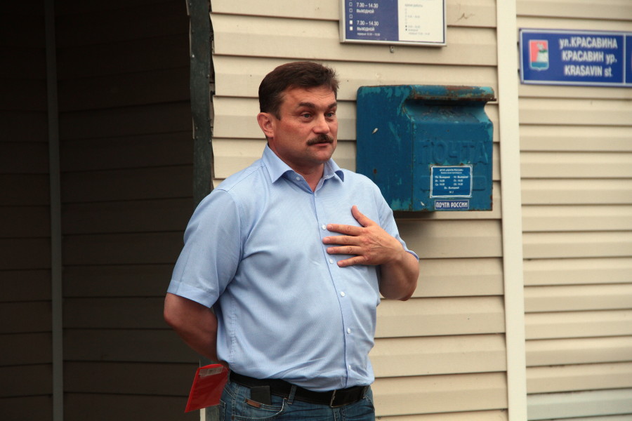 Глава района в Татарстане на предвыборной встрече с народом посоветовал скинуться на детсад и дорогу до кладбища