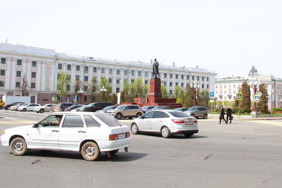Казанскую площадь Свободы хотят превратить в лужайку, но Ленина не тронут
