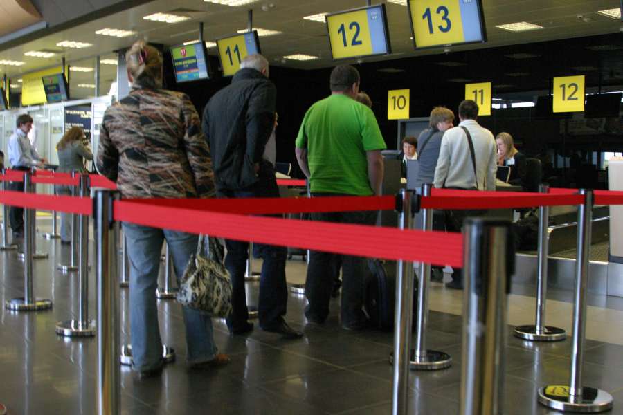 Туристы не ели, не пили - полсуток свои паспорта ждали