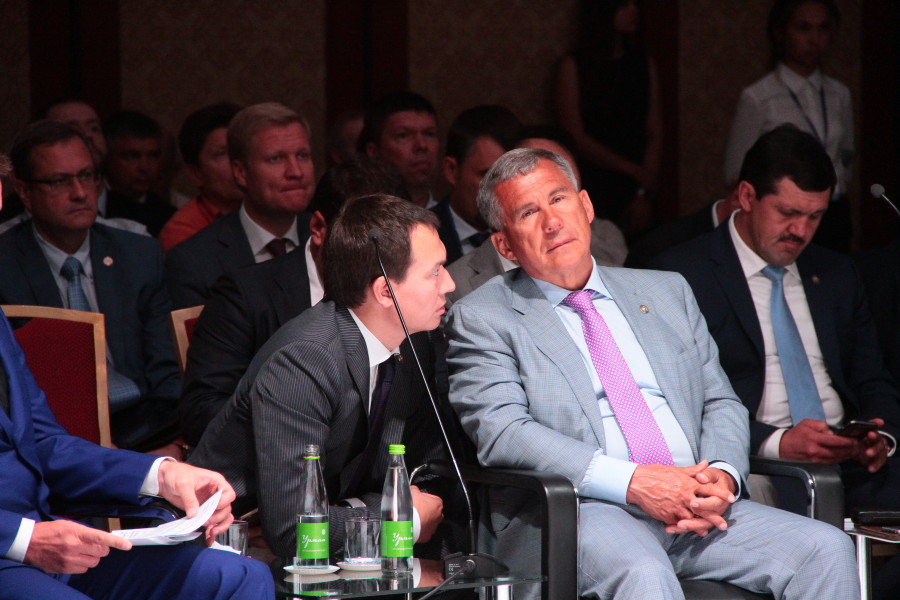 Рустам Минниханов предпочел навоз продукту жизнедеятельности законодателей