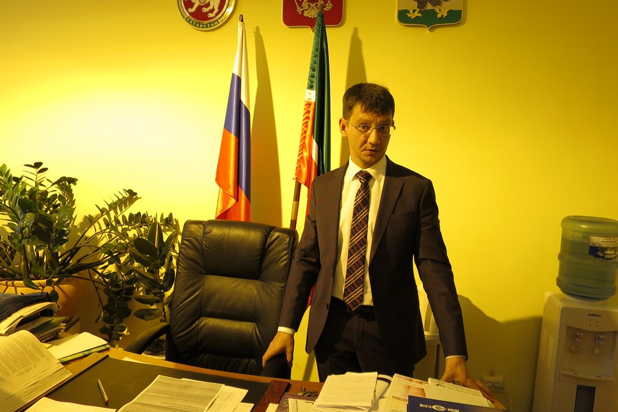 Директор казанской школы объявил конкурс отцов-«доноров» на крутых тачках