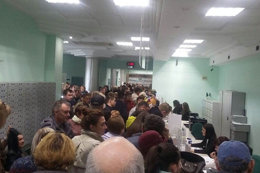 Офис Татфондбанка в Казани снова штурмуют — чтобы не взять деньги, а отдать