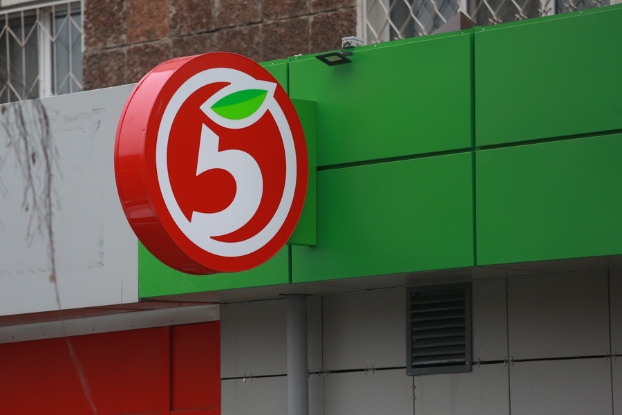 «Не думала, что в такой крупной сети полный бардак»: бывшая продавец-кассир казанской «Пятерочки» требует трудовую книжку и компенсацию морального вреда