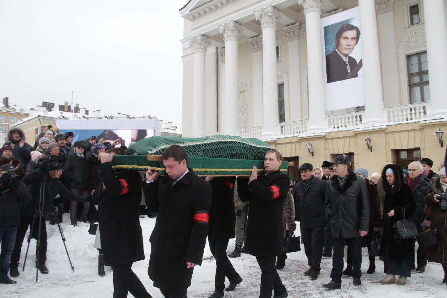 Сын «врага народа» стал народным любимцем: Казань простилась с Ильхамом Шакировым