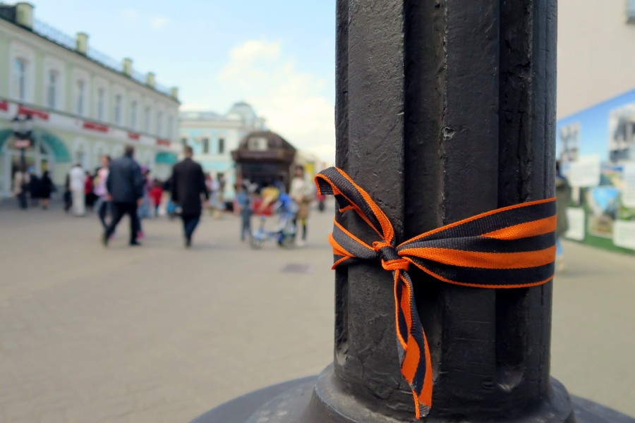 Казань встречает День Победы: ордена - на салфетках, знамена - на кефире