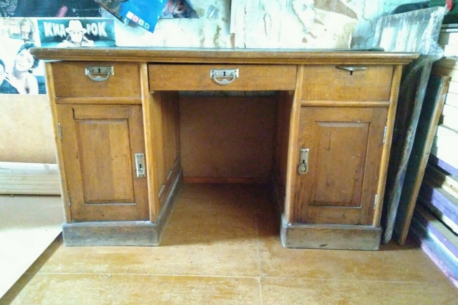 В Казани продают стол великого химика Арбузова, а в КХТИ не верят, что он настоящий