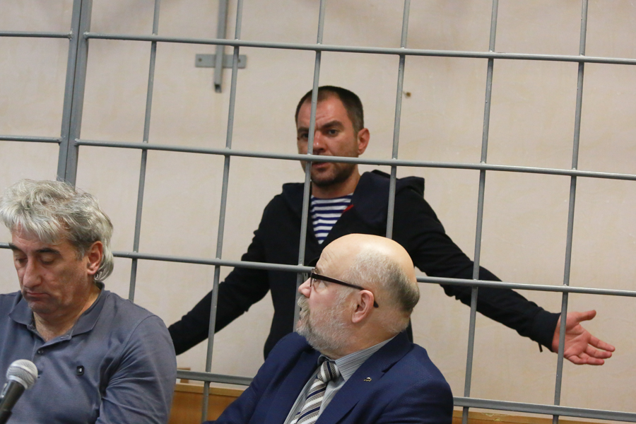 «Какая ОПГ? Где она?»: «крышевальщики» казанских таксистов утверждают, что всего лишь требовали у них долги за аренду машин 