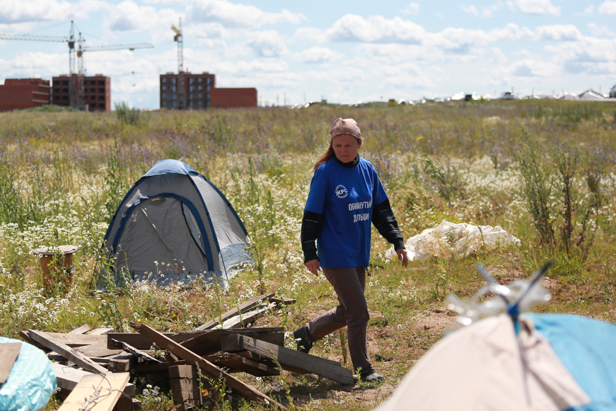 «Нас заманили в капкан!»: отчаявшиеся дольщики, которых кинуло государство, разбили под Казанью палаточный лагерь
