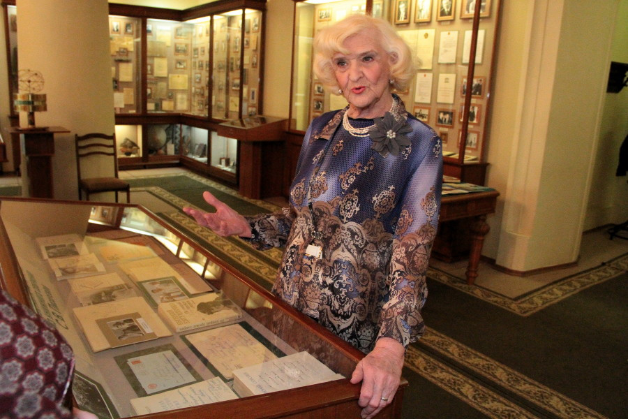 Казанцев призывают отдать голос за присвоение звания почетного гражданина Стелле Писаревой