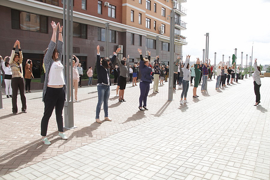 Вдох глубокий, руки шире: в казанской страховой компании возродили советскую производственную гимнастику