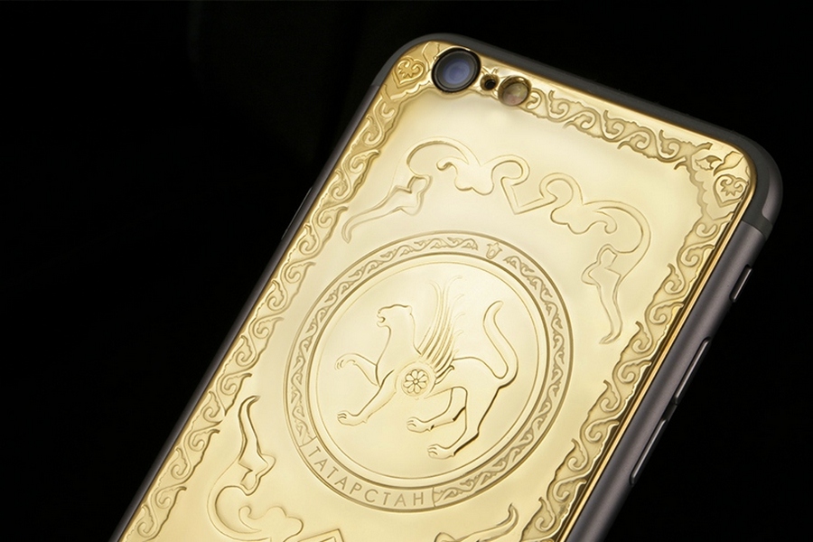 Алтын айфон. Iphone 6 Caviar. Золотой айфон. Лимитированные айфоны. Caviar iphone с гербом.