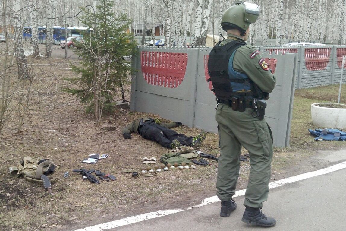 Взбесившийся инструктор по стрельбе устроил на базе силовиков в Казани войну с гранатами и автоматом