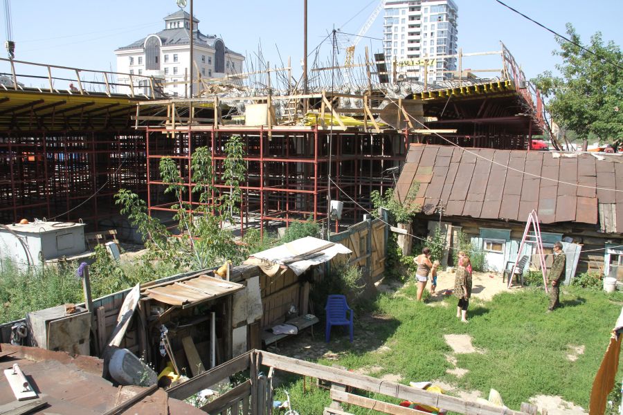 Эстакада уперлась в дом