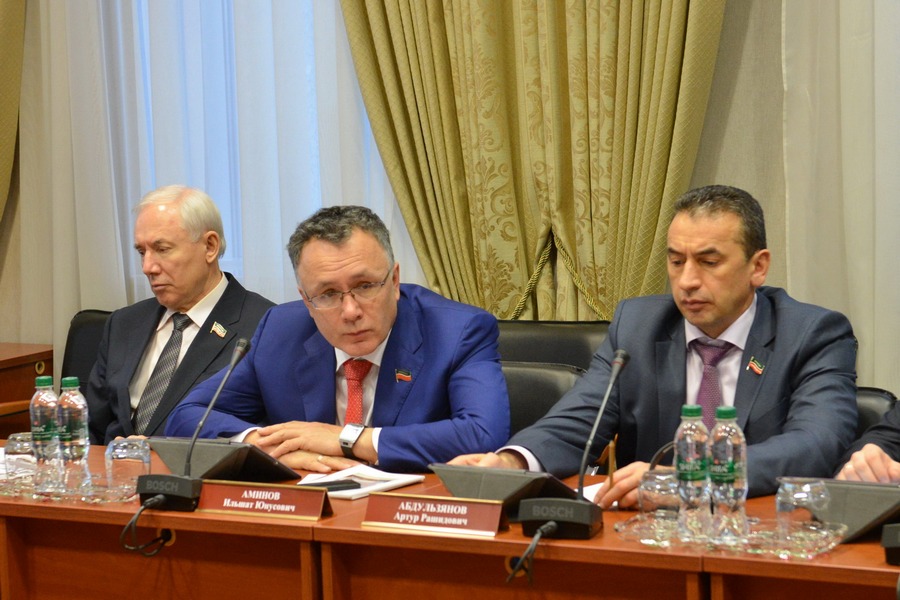 Власти Татарстана грозят Москве, что русский язык до площадей доведет