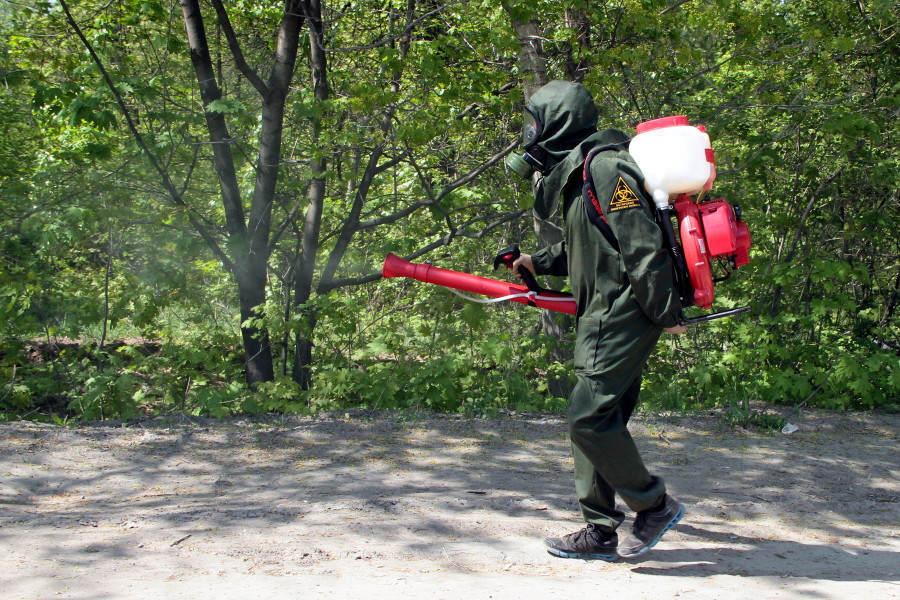 Казанские парки и «поселок Нефтяников» защитят от клещей