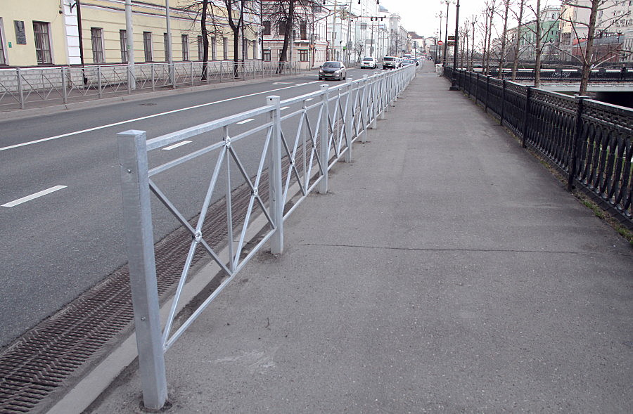 Страшно безопасно: казанцев возмутили новые заборы на Булаке