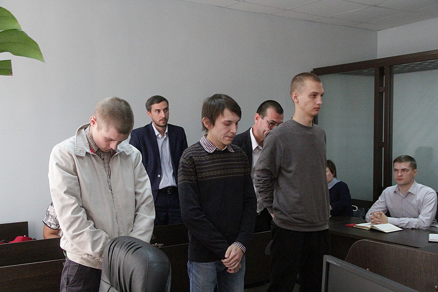 «Они же памятники!»... В Казани судят «черных граффитистов», исписавших здания в центре города