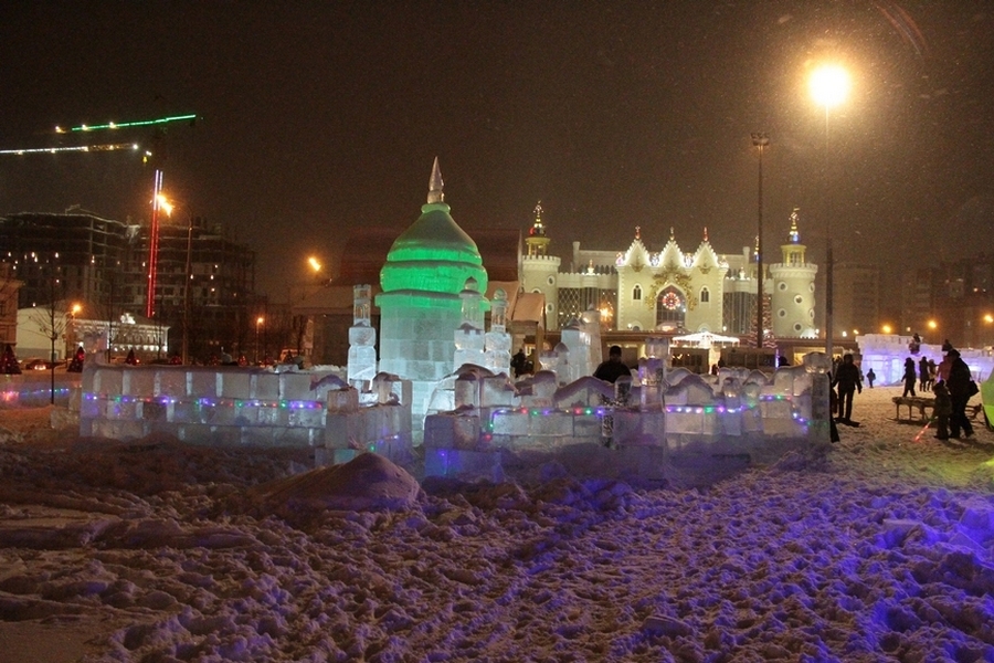 Возле театра кукол "Экият" в Казани открылся ледовый городок