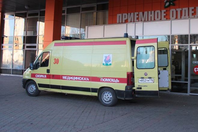 «Спать некогда, есть некогда, а дали мизер!»: в Казани медики скорой возмущены несправедливой системой «коронавирусных» выплат