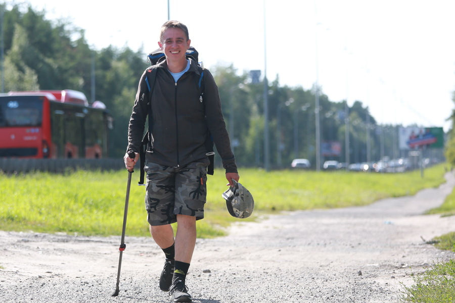 Ходок из Твери в Индию добрался до Казани, стерев пару кроссовок