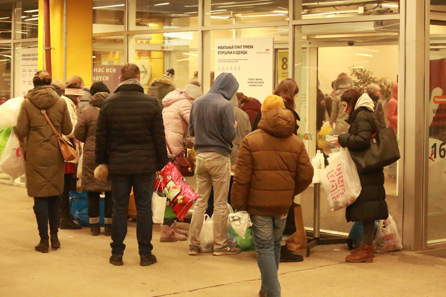 Не повернутые, а продвинутые: очередь из желающих сдать мусор на переработку в казанском ТЦ шокировала зевак