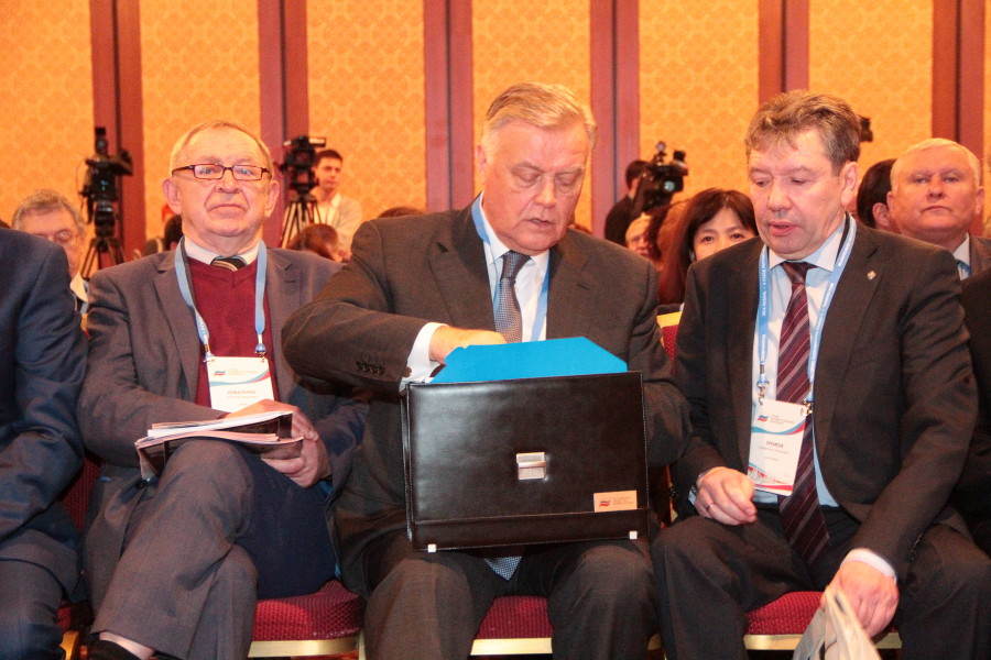 Съезд политологов в Казани решительно осудил мирские удовольствия