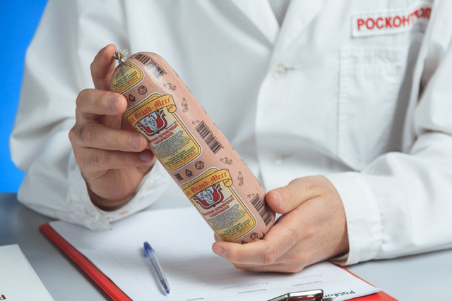 «Никто не мог понять, что со мной»: жительница Татарстана попала в реанимацию, съев печеночный паштет из магазина