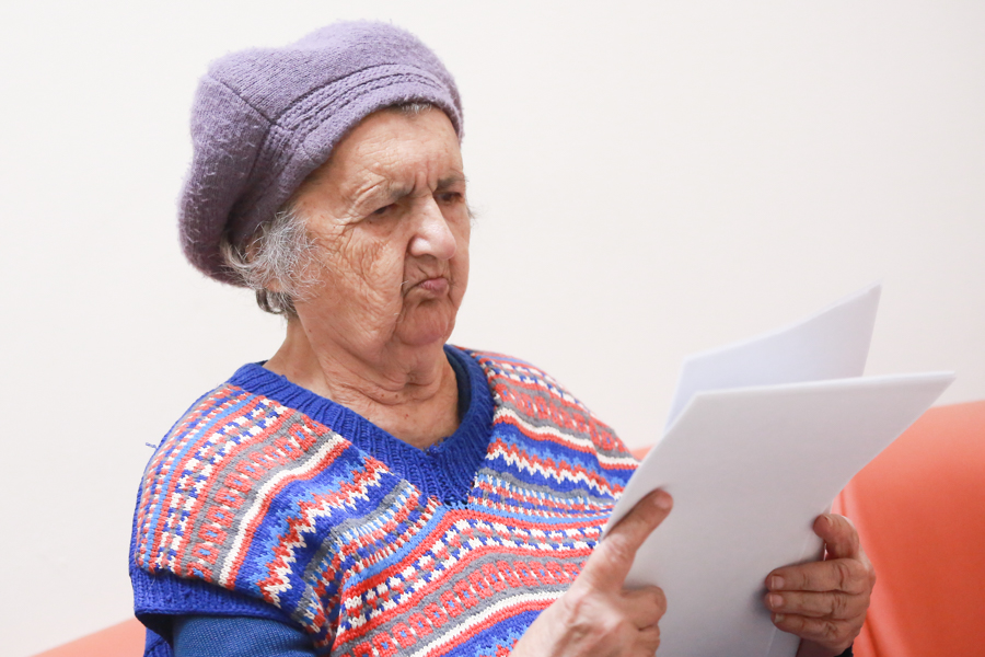 «Я что, хуже кошки, на улицу меня выбрасывать?»: в Казани внучка выселяет бабушку из квартиры, которую та ей подарила