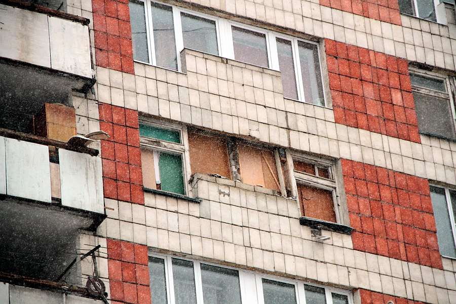 В казанской многоэтажке взрывом бытового газа выбило окна