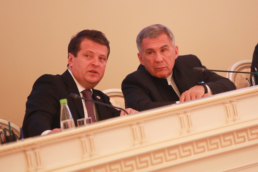 Минниханов упрекнул Метшина за большое количество бедных семей и транспортный коллапс в «Салават Купере»