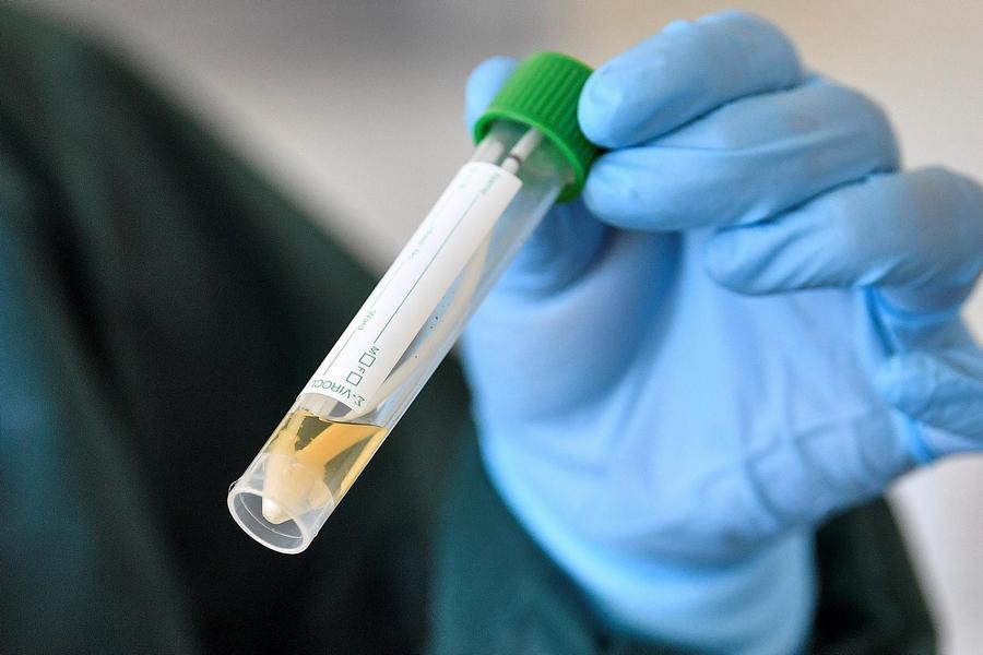 «Ни в какую не хотели!»: контактный казанец c боем заставил медиков взять у него тест на COVID