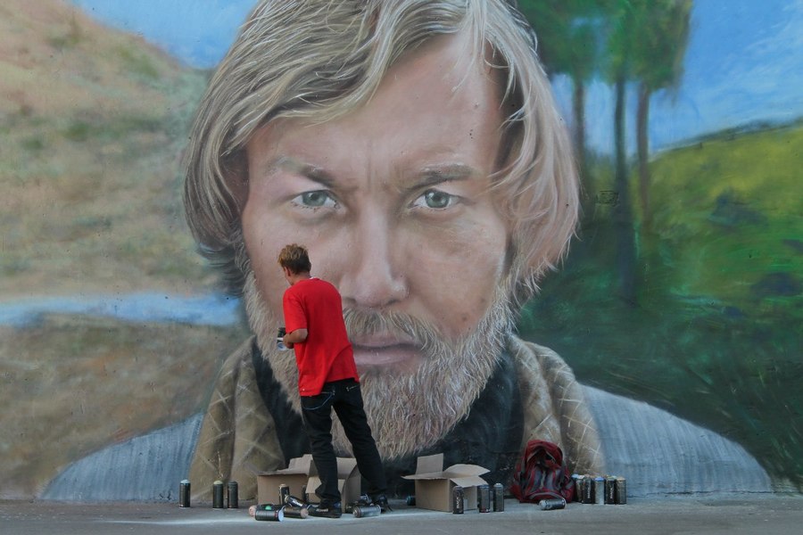 Казанец подарил саратовцам портрет Янковского