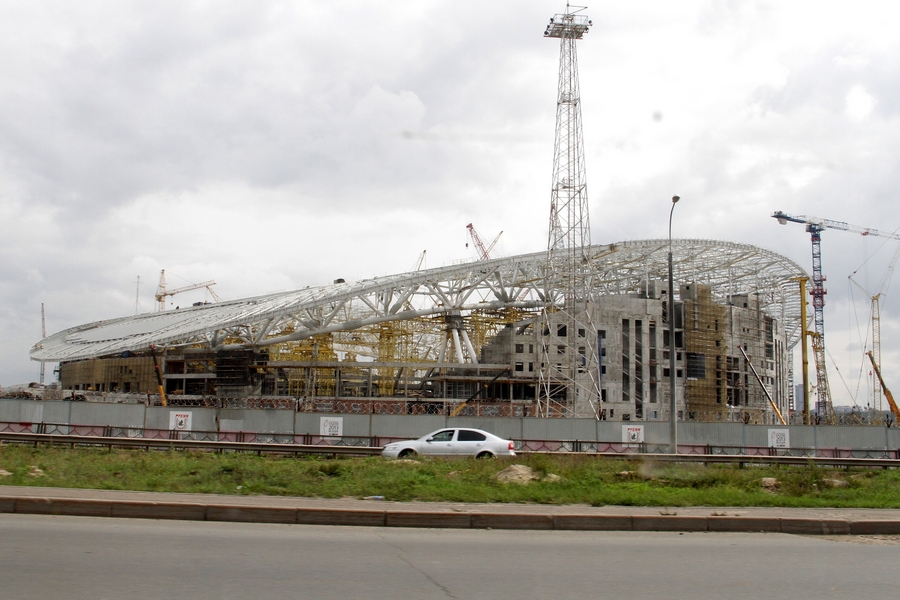 Памяти неизвестного строителя футбольного стадиона посвящается...