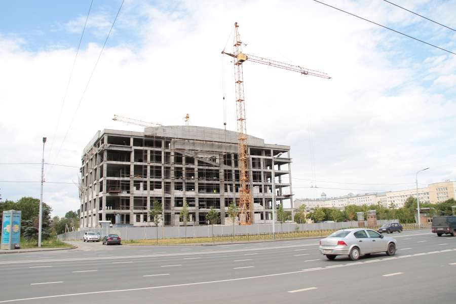 Кто остановит незаконную стройку на Декабристов?