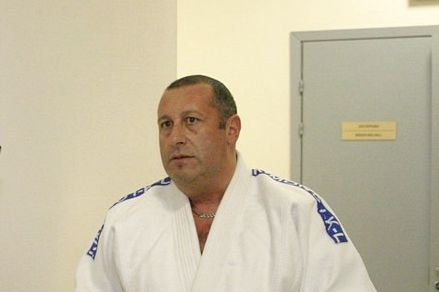 Французский жиголо хочет сбежать от обманутых казанцев на родину