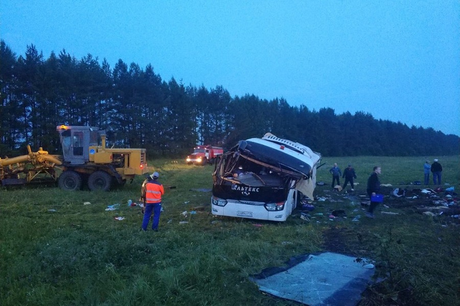 Очевидец страшного ДТП с челнинским автобусом в Башкирии: «Чтобы достать людей, ремни безопасности резали ножами и топорами»