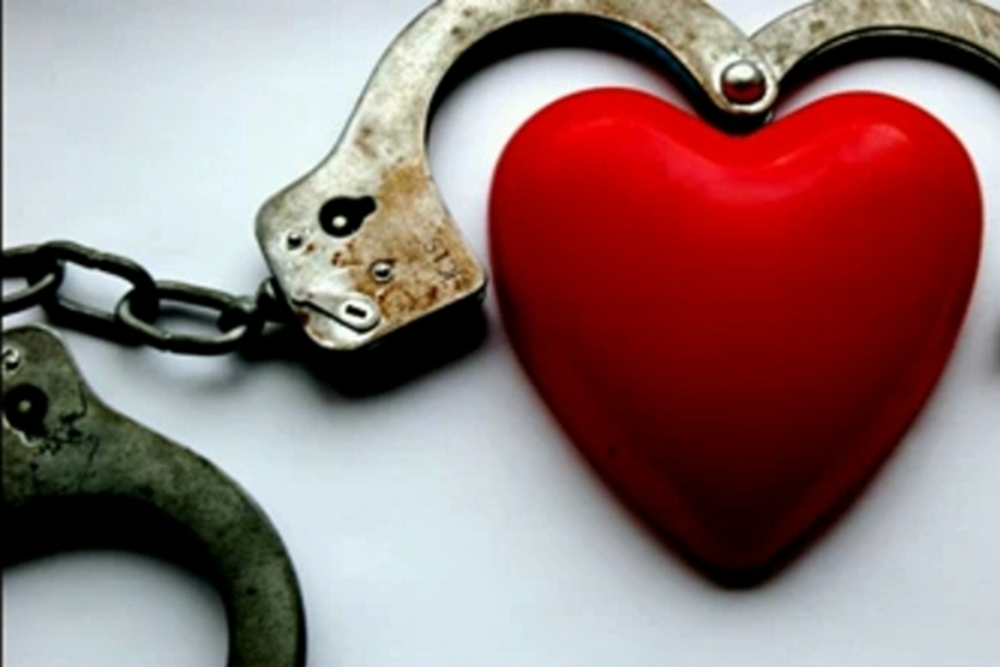 После интима с казанским следователем москвич потребовал 300 тысяч