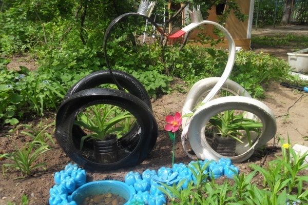 Гадкие лебеди: родители в Татарстане просят выбросить из детсадов «арт-объекты» из старых автопокрышек