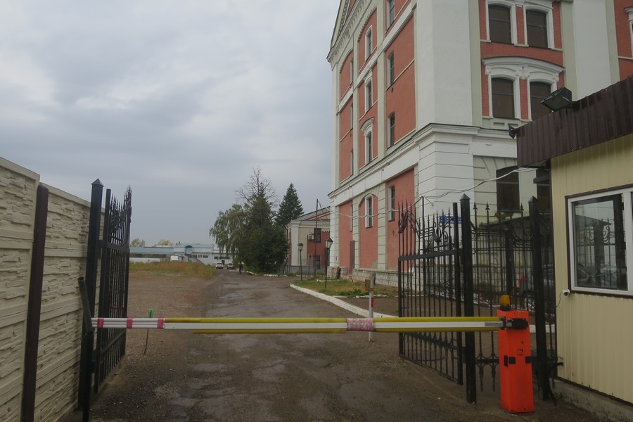 Казанский «концлагерь для детей», где девочку заставляли голой приседать перед мужчинами, закрыли... из-за грязных вилок